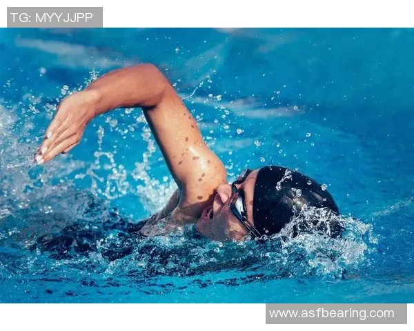 自由泳技巧解析与提升：从基本动作到高效游泳的全方位指导